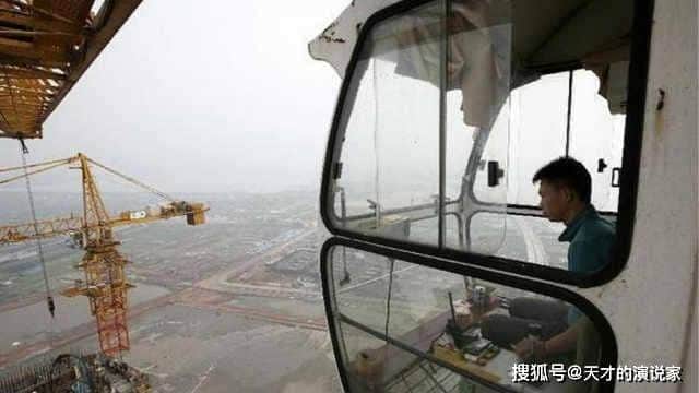 百米塔吊如何升高?原理讲得很明白,迷惑终于解开