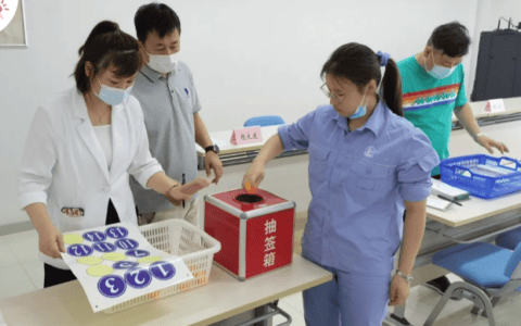 江苏南京起重机司机职业技能大赛 现场有“绝活”