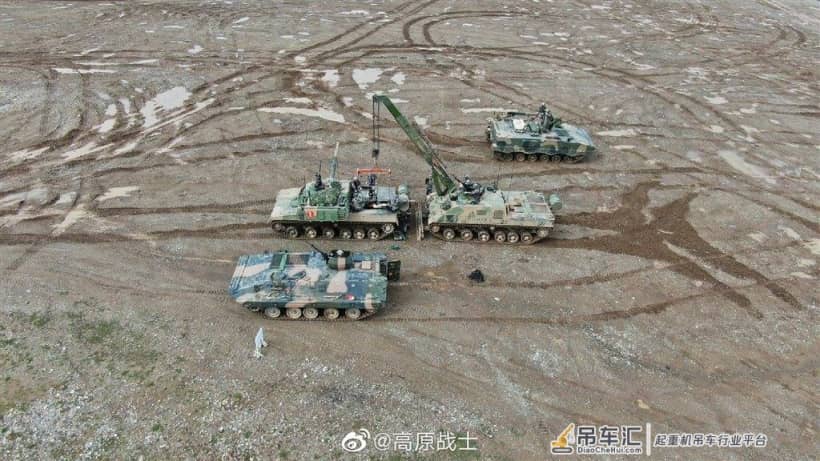 15式坦克同型抢修车首次曝光!体型紧凑,起重机、驻锄一个不缺
