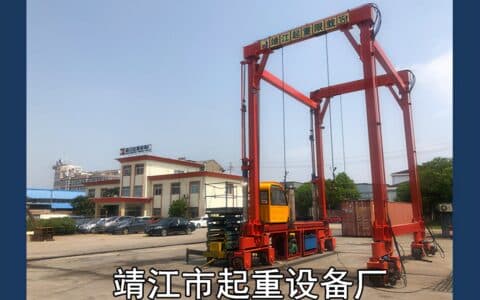 轮胎式起重机在大风天气中该怎么使用