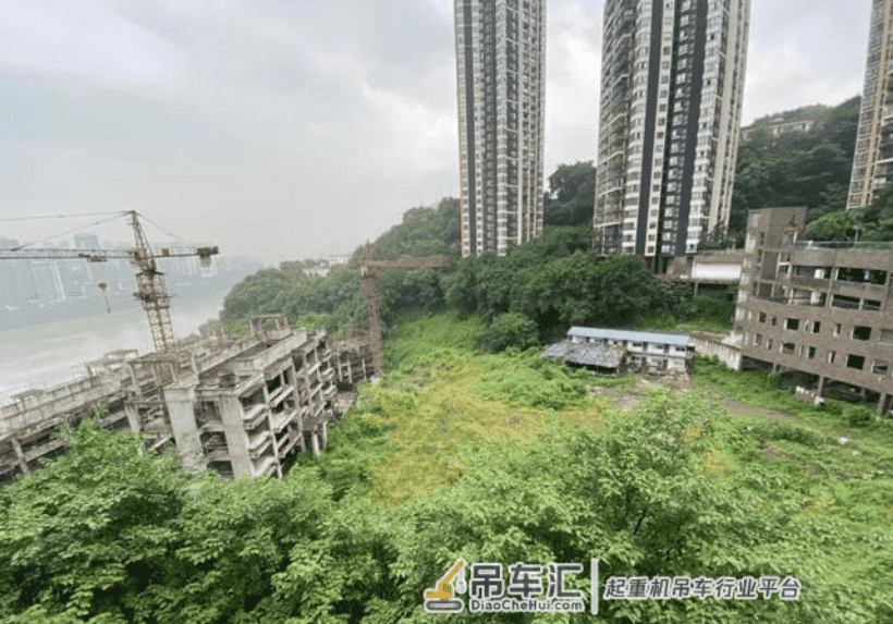 为什么有的工地烂尾，施工队不把塔吊撤走呢？