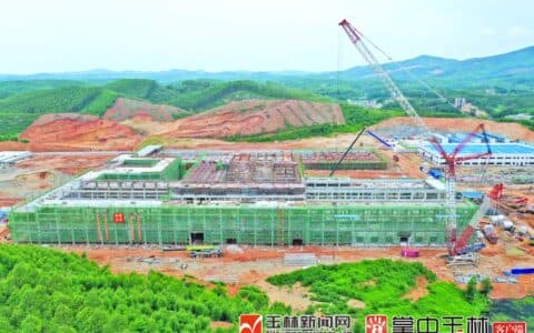 直击10万吨铜箔项目预制双T板吊装现场 项目建设按下“加速键”