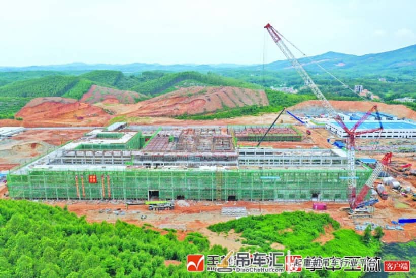 直击10万吨铜箔项目预制双T板吊装现场 项目建设按下“加速键”