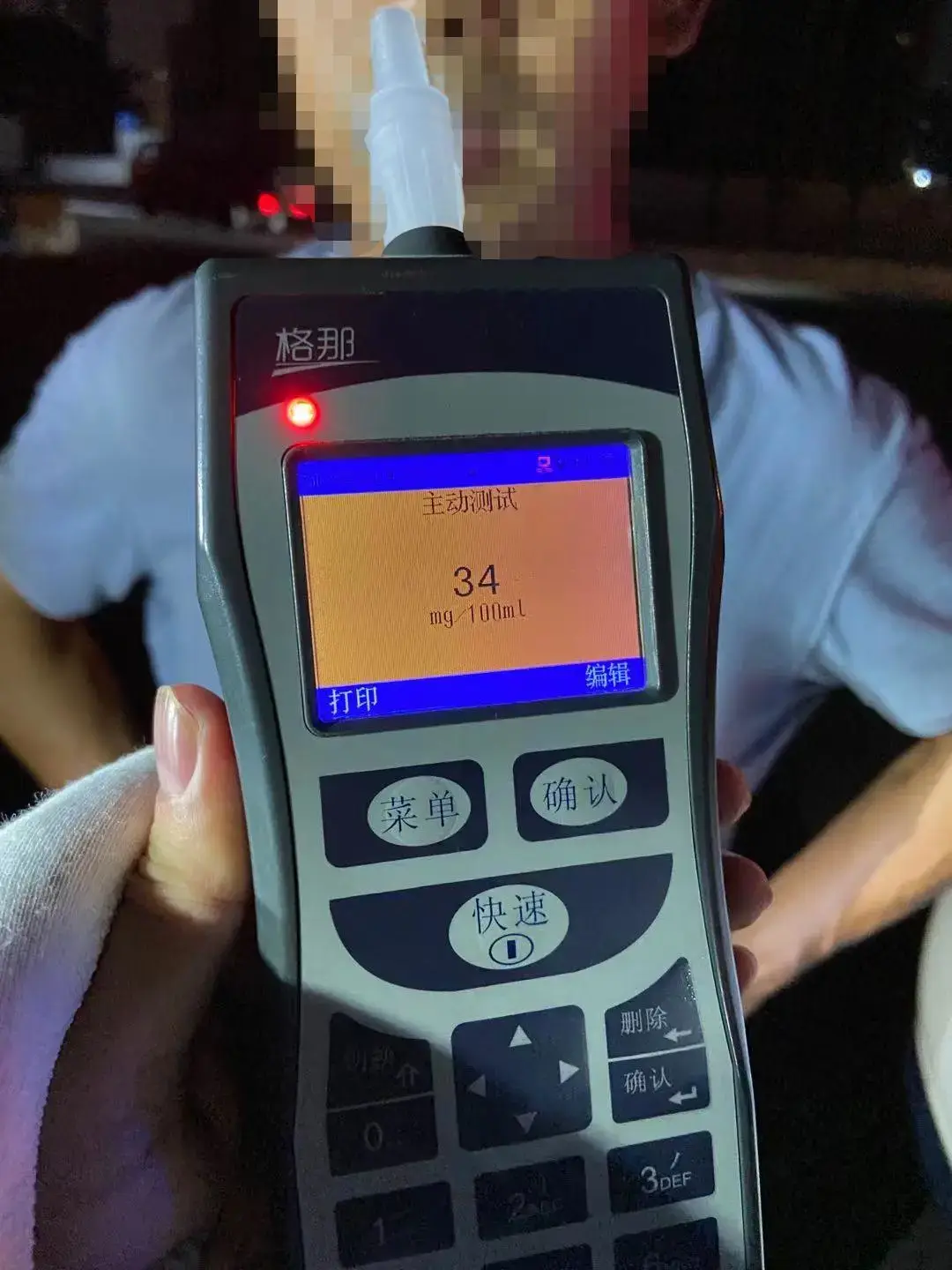 开着大吊车酒驾,咋想的!