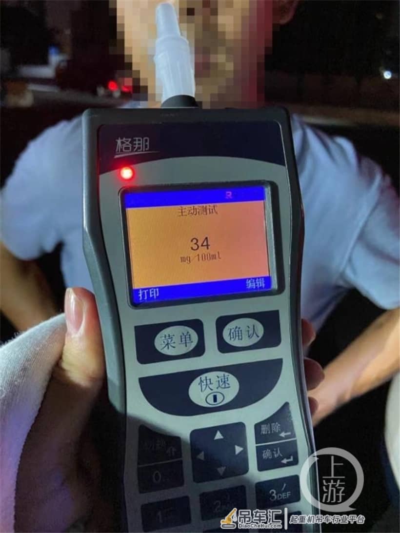 吊车司机喝酒解乏 心存侥幸驾车上路被查了个正着