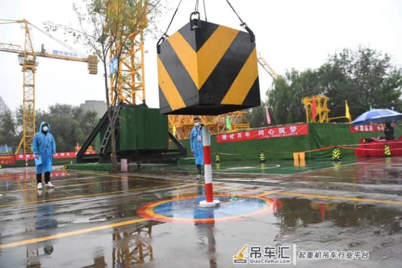 考核单位以毫米计 塔式起重机技能竞赛“老司机”炫技能