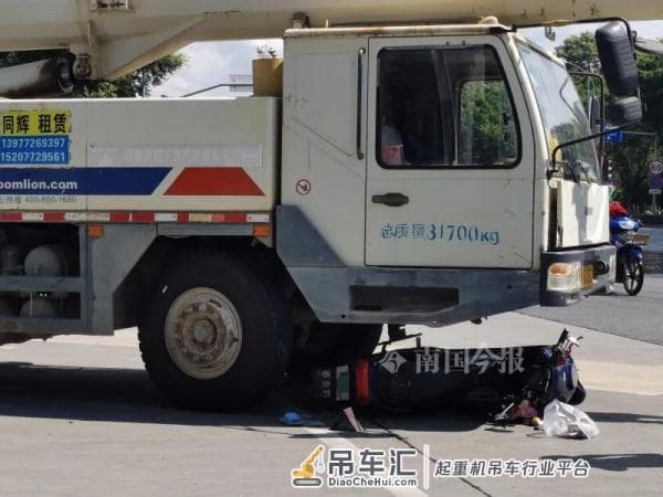 广西一女子被吊车撞倒身亡,目击者:女子30多岁,当时正在路口等红灯