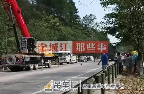 两辆大吊车同时出动,竟是为了这个……