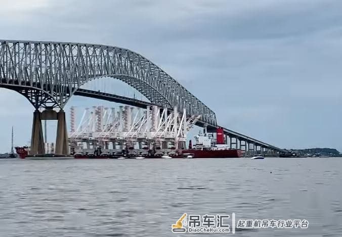 四座巨型振华港口起重机运抵美国,州长:历史性的一天