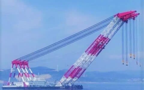 又一世界第一，14万吨“国产”起重船亮相！“振华30”究竟有多强