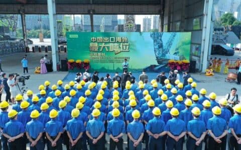 打破欧美垄断为中国制造“提气”！中联重科超大吨位履带吊“出海”土耳其