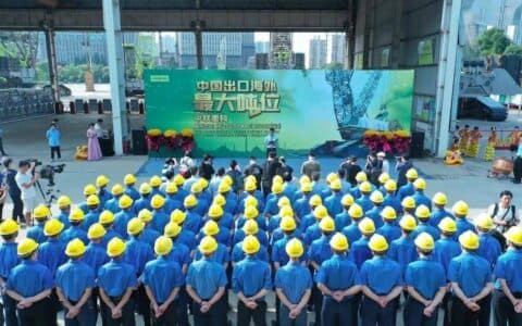 中联重科2000吨级履带吊ZCC32000交付出海，助建土耳其核电站项目