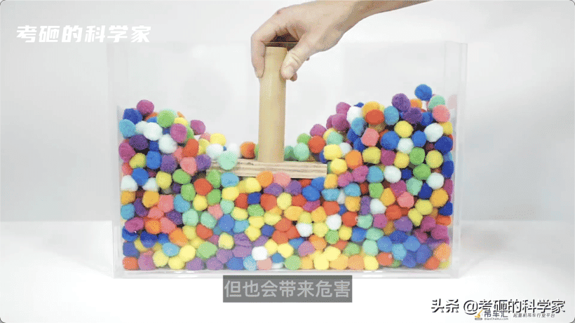 吊车为什么总爱倒?起重机的支腿,工地路上的碎石,有什么作用