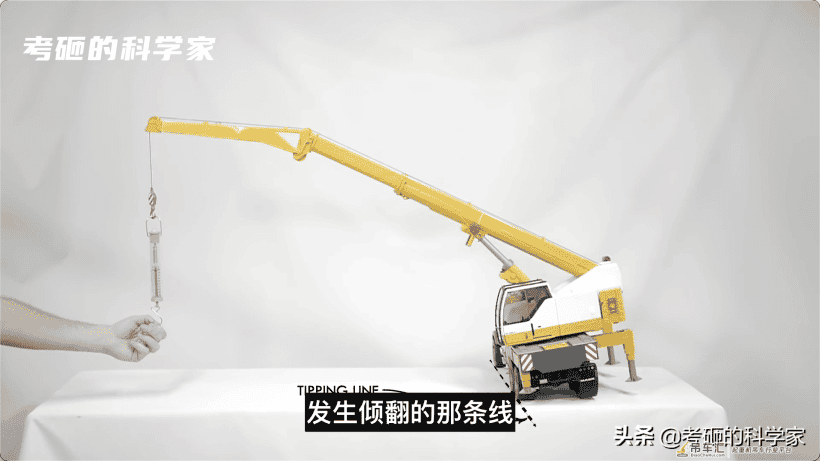 吊车为什么总爱倒?起重机的支腿,工地路上的碎石,有什么作用