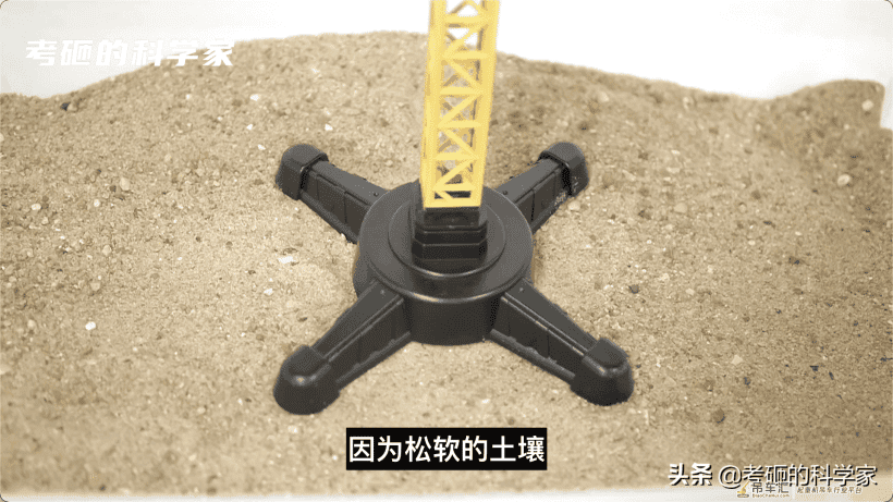 吊车为什么总爱倒?起重机的支腿,工地路上的碎石,有什么作用