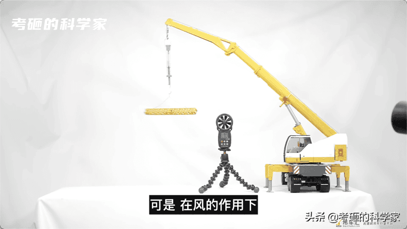 吊车为什么总爱倒?起重机的支腿,工地路上的碎石,有什么作用