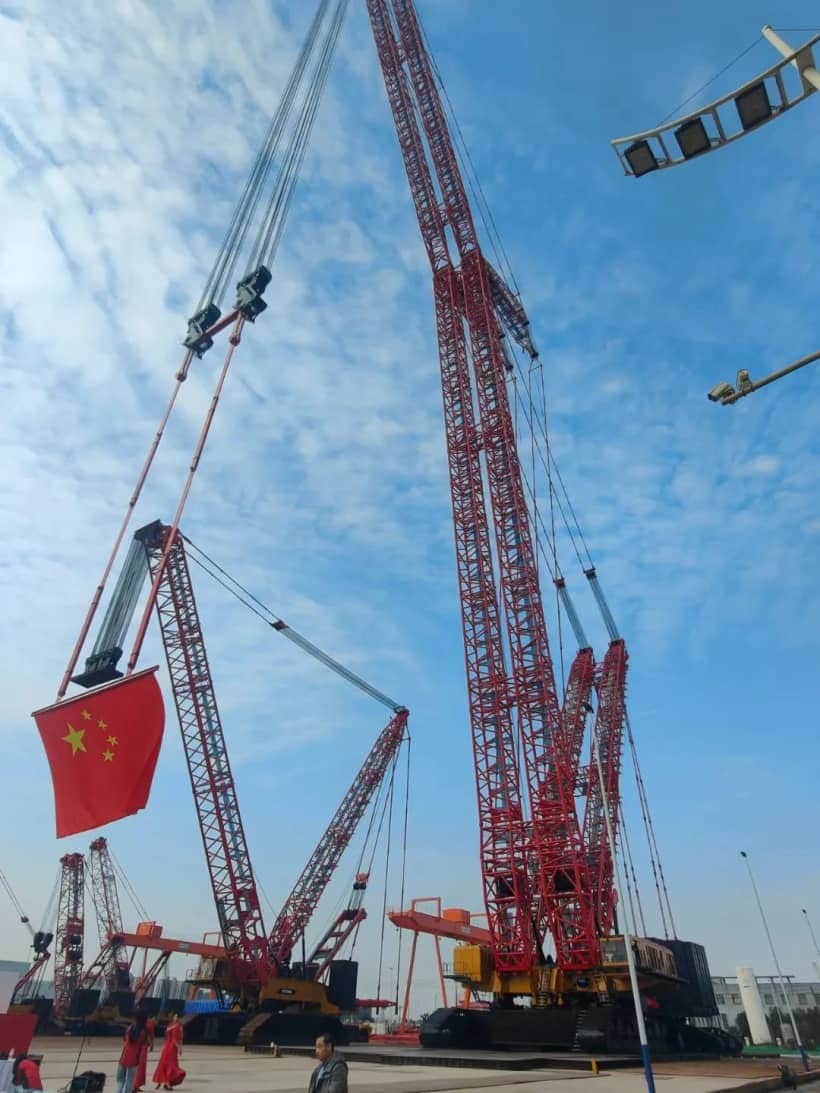 4500t!人类史上最大吨位履带吊霸气首秀!三一scc98000下线