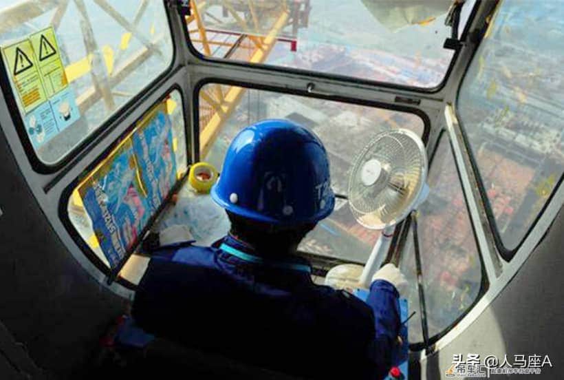 上海塔吊倒塌司机身亡,塔吊这么高如何建起?司机又是咋上去的?
