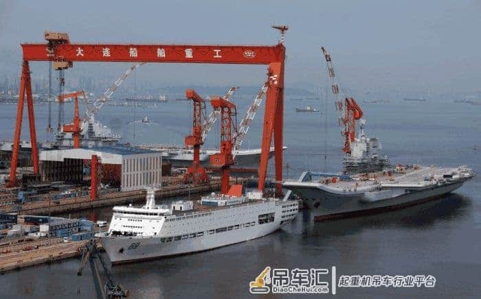 印度死活不买吃大亏!中国龙门吊创世界之最,“徒手”提起2万吨