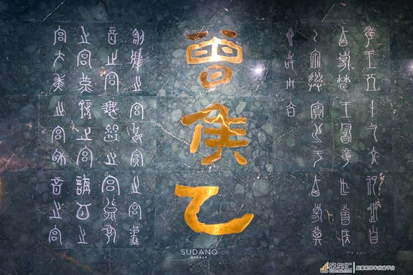 2400年的神秘棺材：载重8吨的吊车挪不动它，墓主人身世“成谜”
