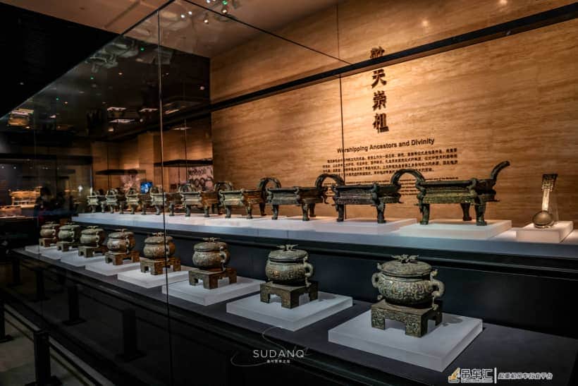 2400年的神秘棺材：载重8吨的吊车挪不动它，墓主人身世“成谜”