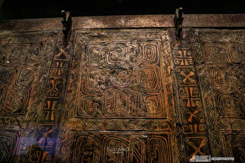 2400年的神秘棺材：载重8吨的吊车挪不动它，墓主人身世“成谜”