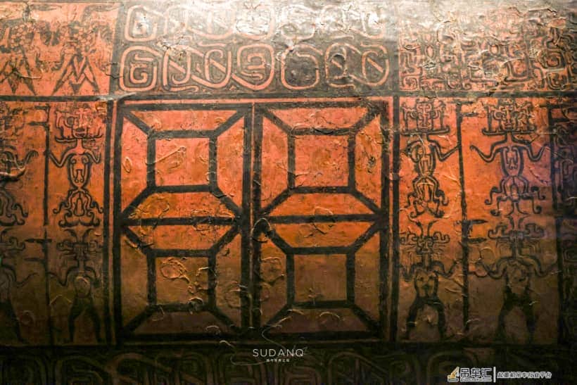 2400年的神秘棺材：载重8吨的吊车挪不动它，墓主人身世“成谜”