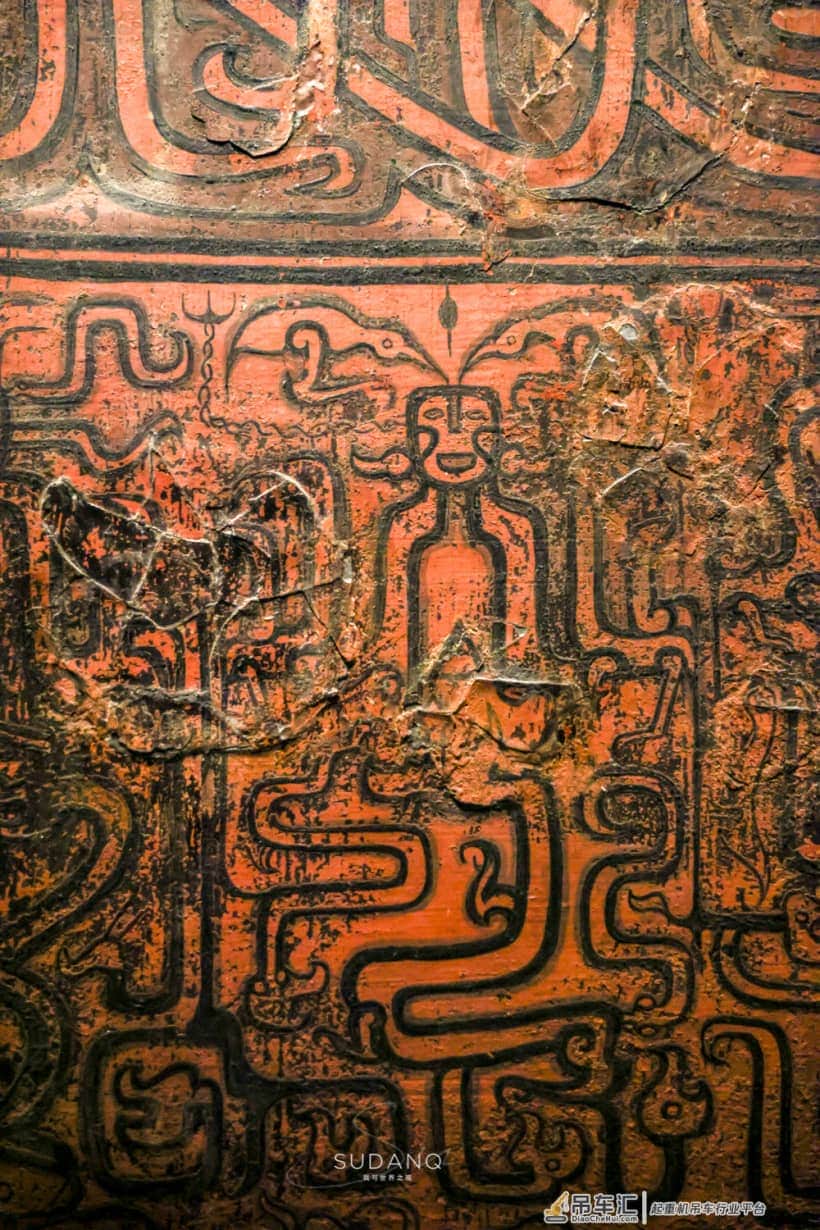 2400年的神秘棺材：载重8吨的吊车挪不动它，墓主人身世“成谜”