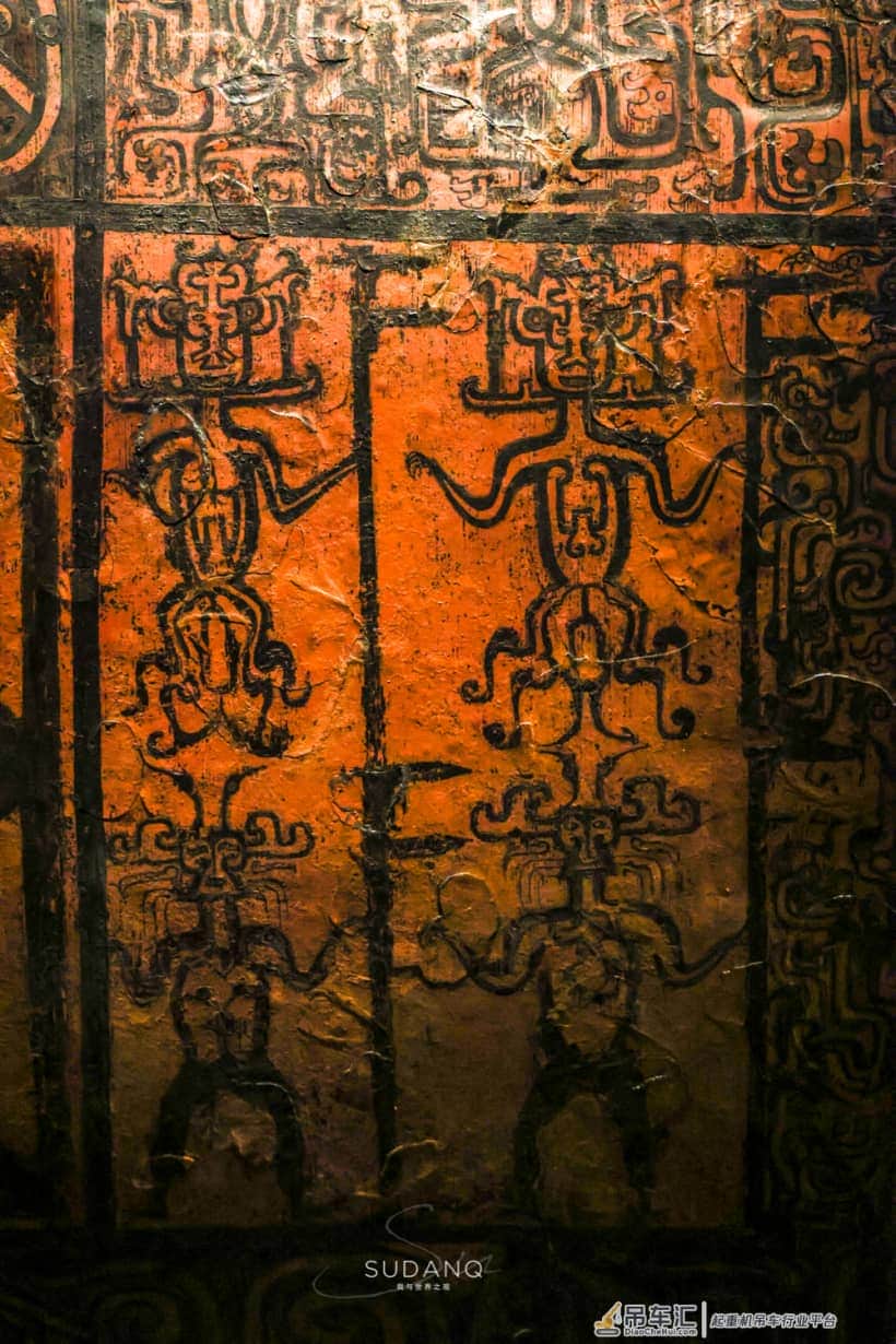 2400年的神秘棺材：载重8吨的吊车挪不动它，墓主人身世“成谜”
