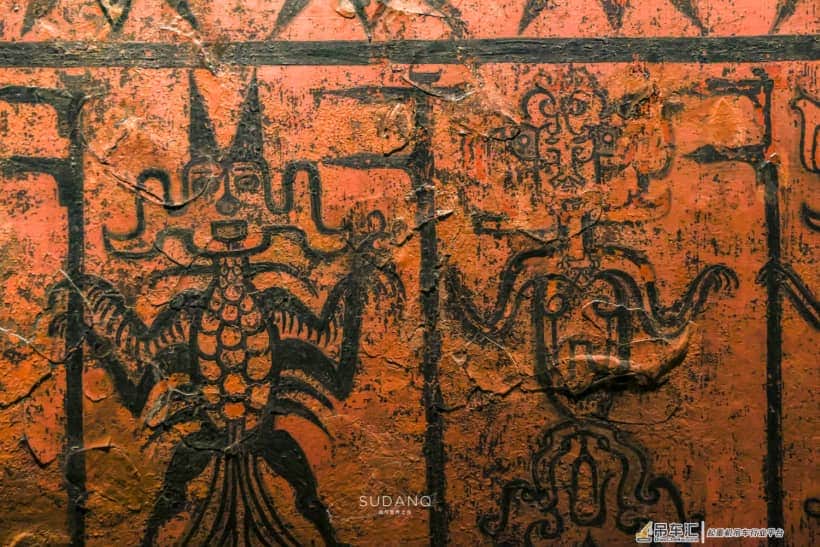 2400年的神秘棺材：载重8吨的吊车挪不动它，墓主人身世“成谜”