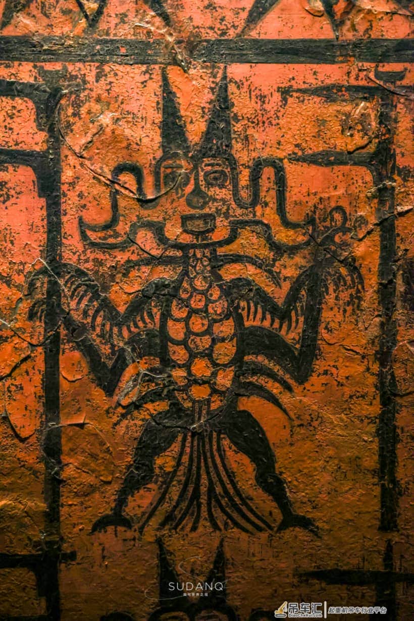 2400年的神秘棺材：载重8吨的吊车挪不动它，墓主人身世“成谜”