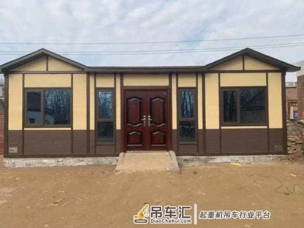 男子为爸妈定制三室一厅!用吊机从空中放下,惊呆邻居