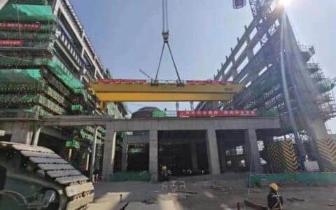 云霄：华龙一号漳州核电1号机组常规岛主行车顺利吊装就位