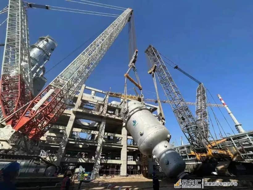 吊重2.3万吨!中联重科3200吨履带吊助力世界级炼化项目圆满收官
