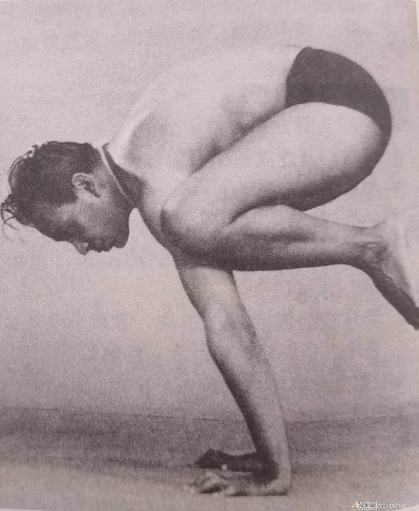 152.起重机式(Bakasana)