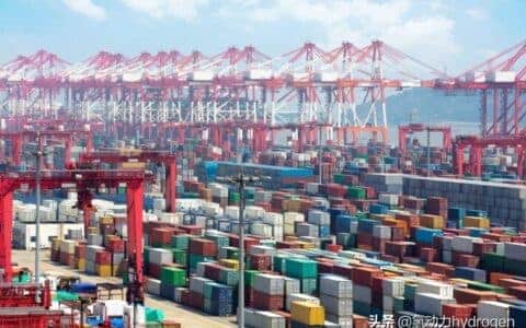 上海港测试“世界首个”氢燃料电池驱动的移动起重机