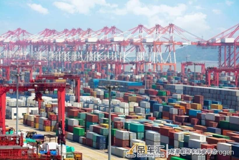 上海港测试“世界首个”氢燃料电池驱动的移动起重机