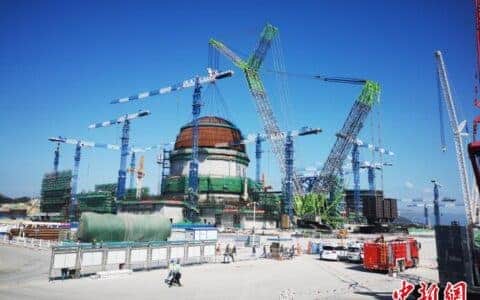 “华龙一号”批量化建设首台机组内穹顶吊装成功