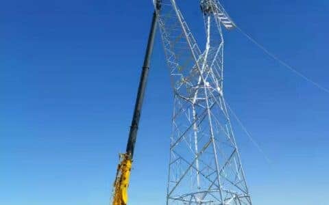 三一全路面起重机搭载艾里逊变速箱 戈壁友好绿色电力建设之神车