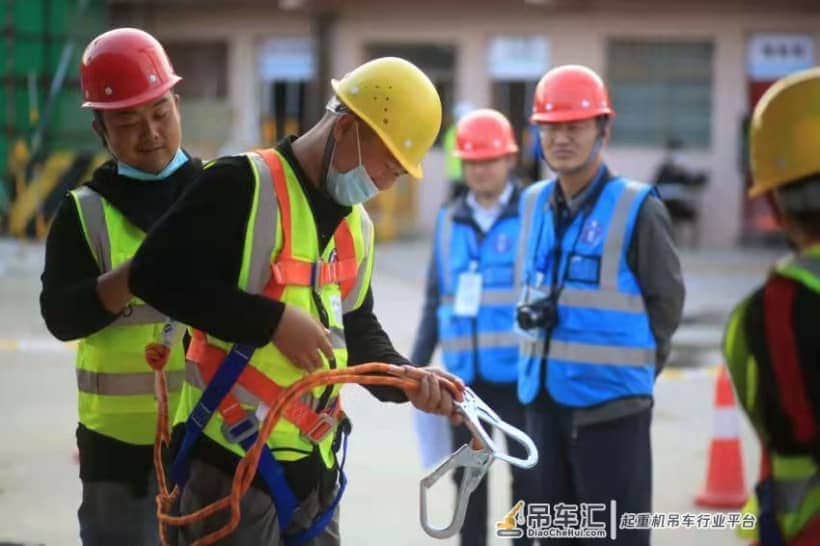 15个参赛代表队,50余名选手齐聚郑州展开塔吊操作竞技