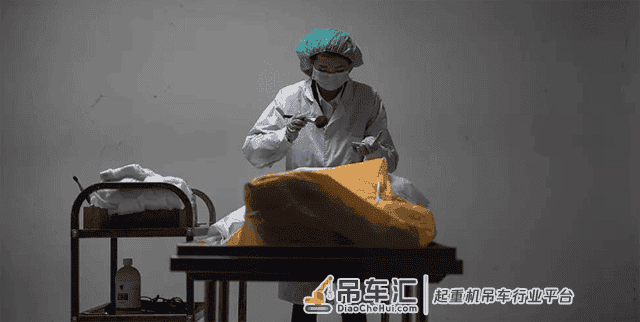 中国入殓师：花八小时修复吊车碾压的尸体，被问称：这是在积德