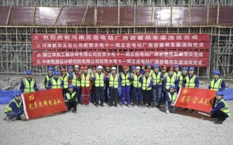 河南五岳抽水蓄能电站厂房岩壁吊车梁浇筑完成
