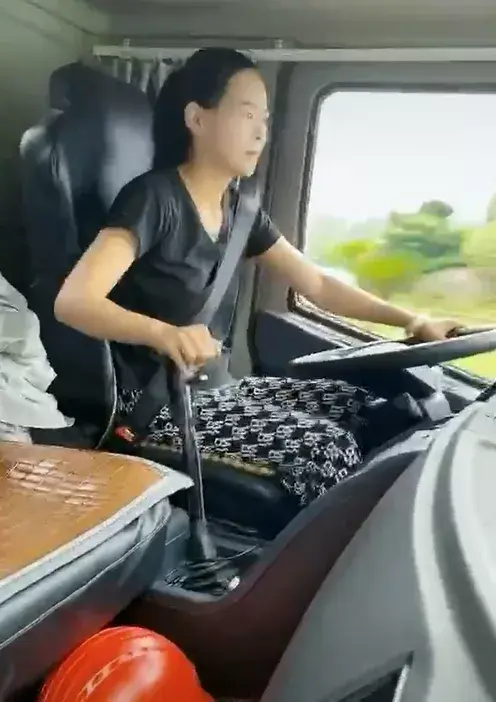 全网女吊车司机合集,让吊友们一次看个够