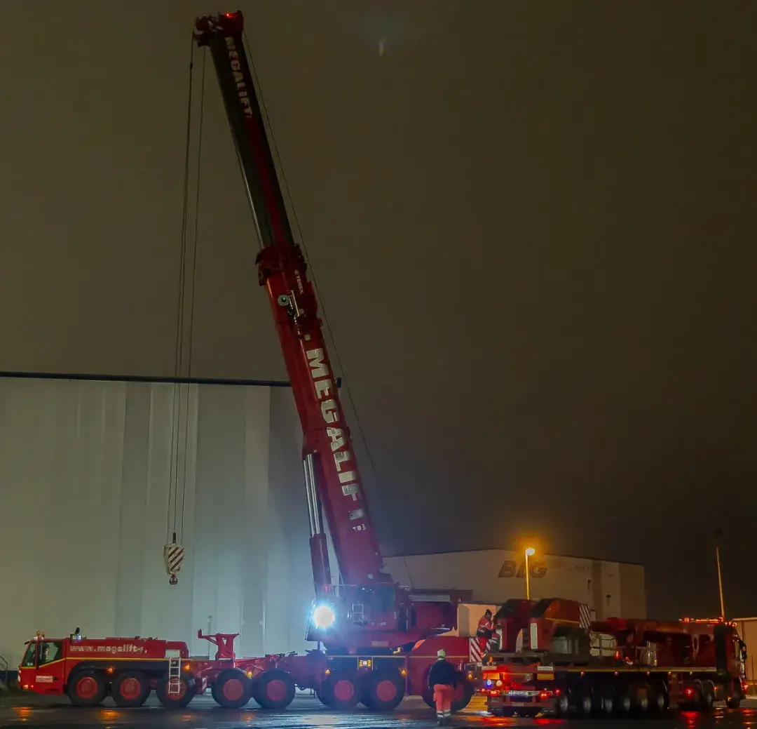 记录500t吊车上夜班:这阵仗,又是几十万到手