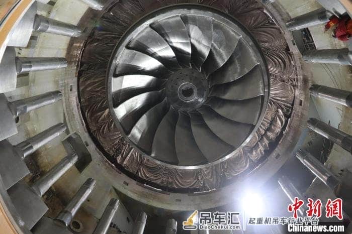 白鹤滩水电站最后一台百万千瓦机组“心脏”吊装就位