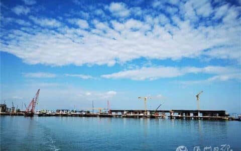 翔安大桥又有新进展 厦门第二东通道A2标开启海上钢箱梁吊装