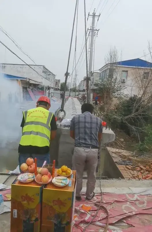 街道吊装37t边梁，这一吊，赌上身家性命