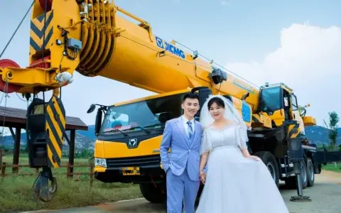 xct85霸气充当婚车背景，果然吊装人没法低调
