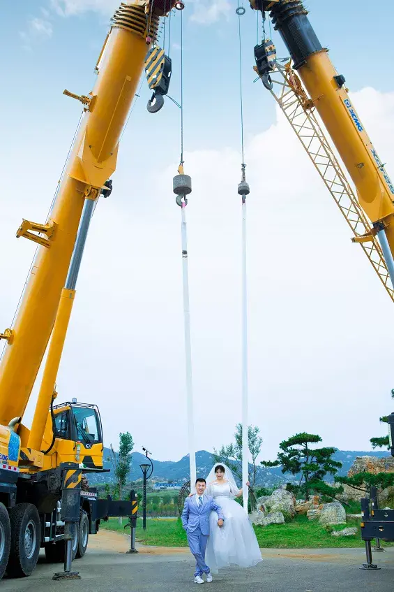 xct85霸气充当婚车背景,果然吊装人没法低调