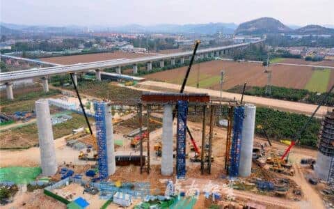 济郑高铁跨京沪高铁特大桥钢箱连续梁开始吊装施工